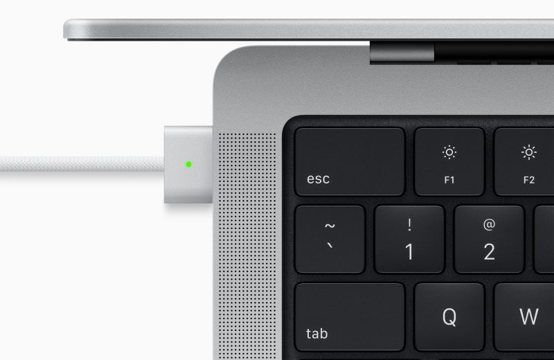 Apple_MacBook-Pro_MagSafe_10182021.jpg