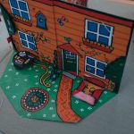 Maisy-Book-that-becomes-a-doll-house-05.jpg