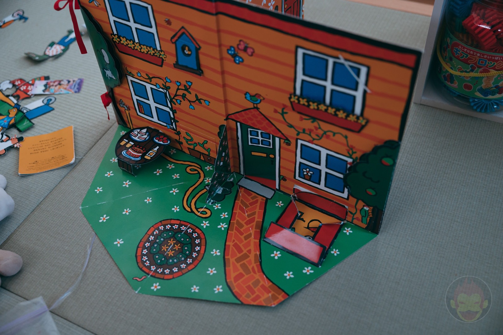 Maisy Book that becomes a doll house 05