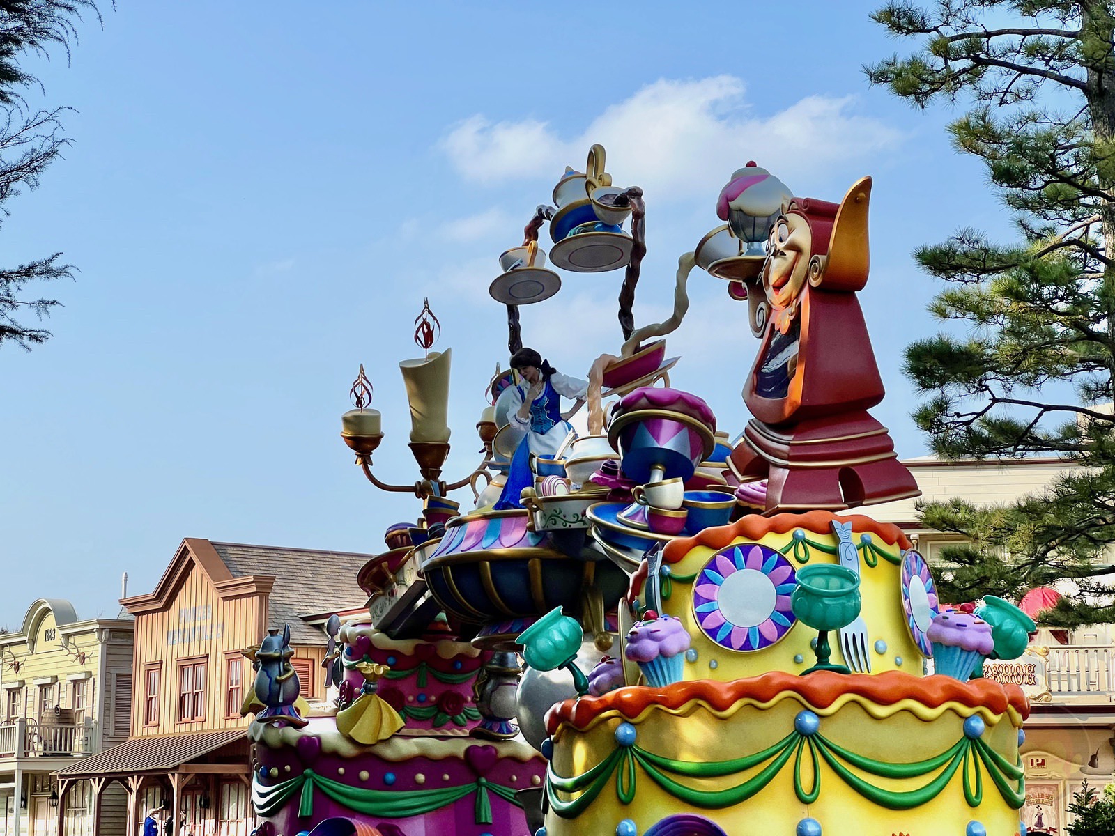 Tokyo-Disneyland-Parade-01.jpg