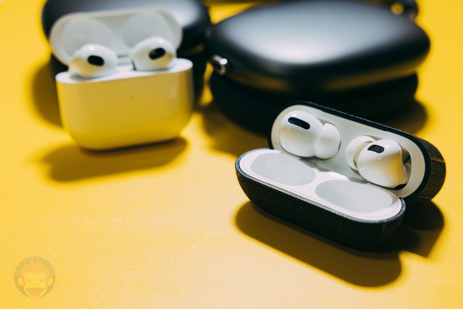 AIrPods Pro 3 Max with yellow background 01