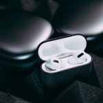 AirPods-Pro-with-AirPods-Max-behind-03.jpg