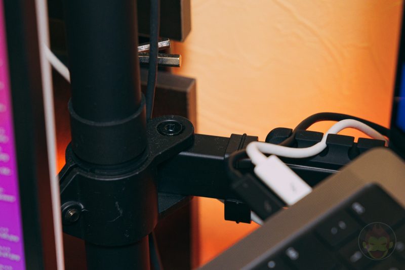 Setting-up-MacBookPro-on-a-DisplayArmStand-10.jpg