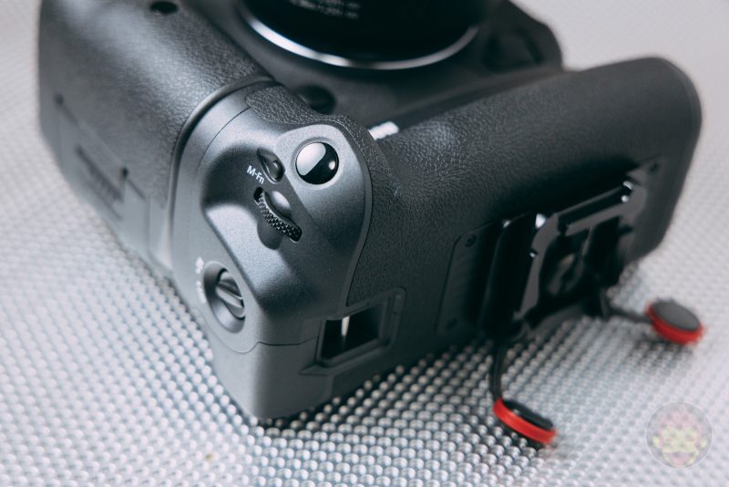 Canon-R5-R6-Battery-Grip-BG-R10-Review-02.jpg