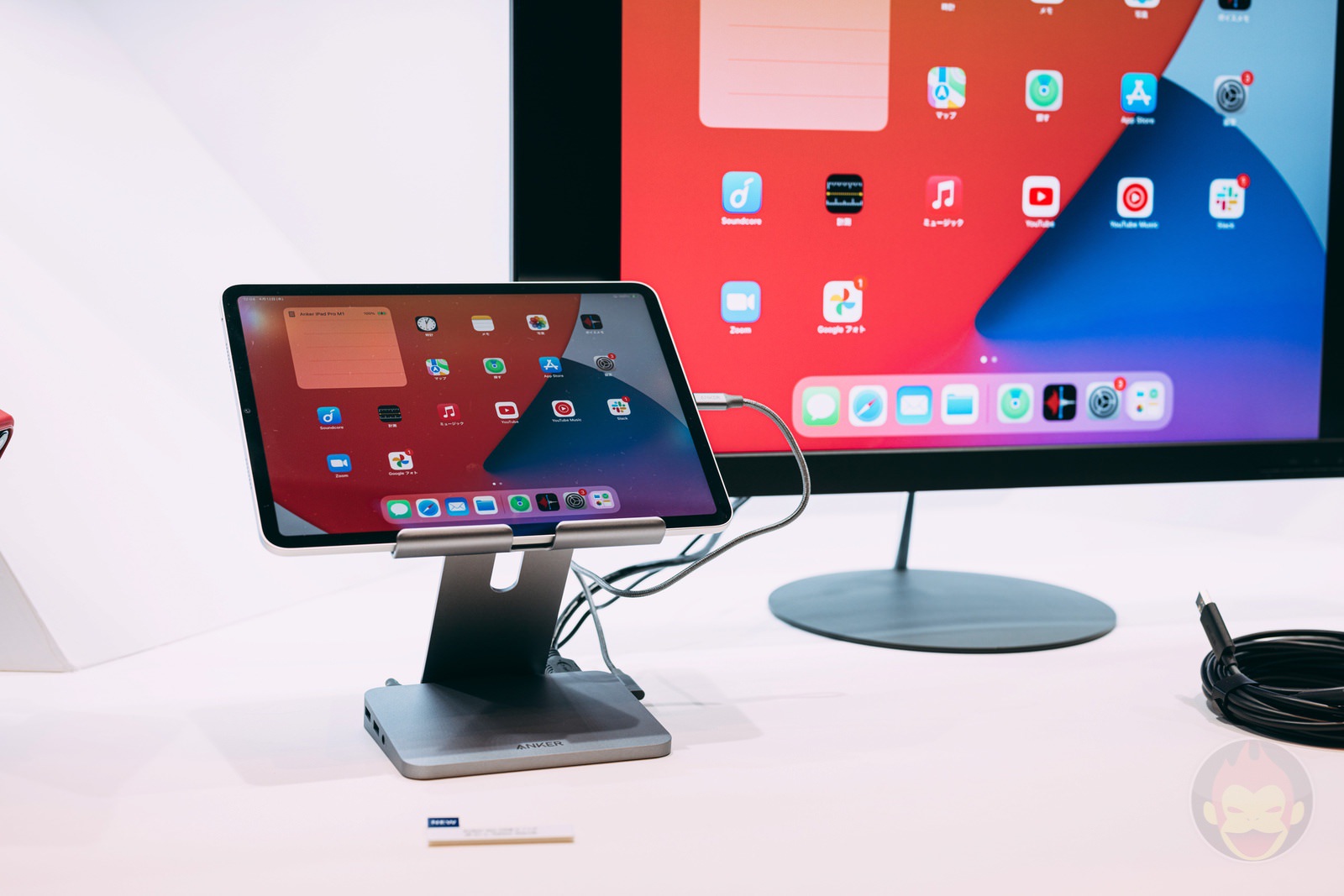 Anker 555 USBC Hub 8 in 1 Tablet Stand 01