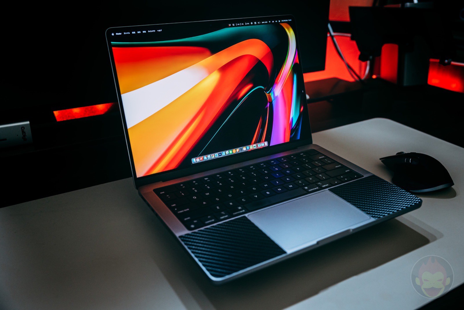 14inch MacBookPro 2021 on GoriMe Desk 01