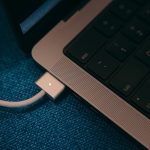 Using-the-MagSafe-on-MBP14-2021-01.jpg