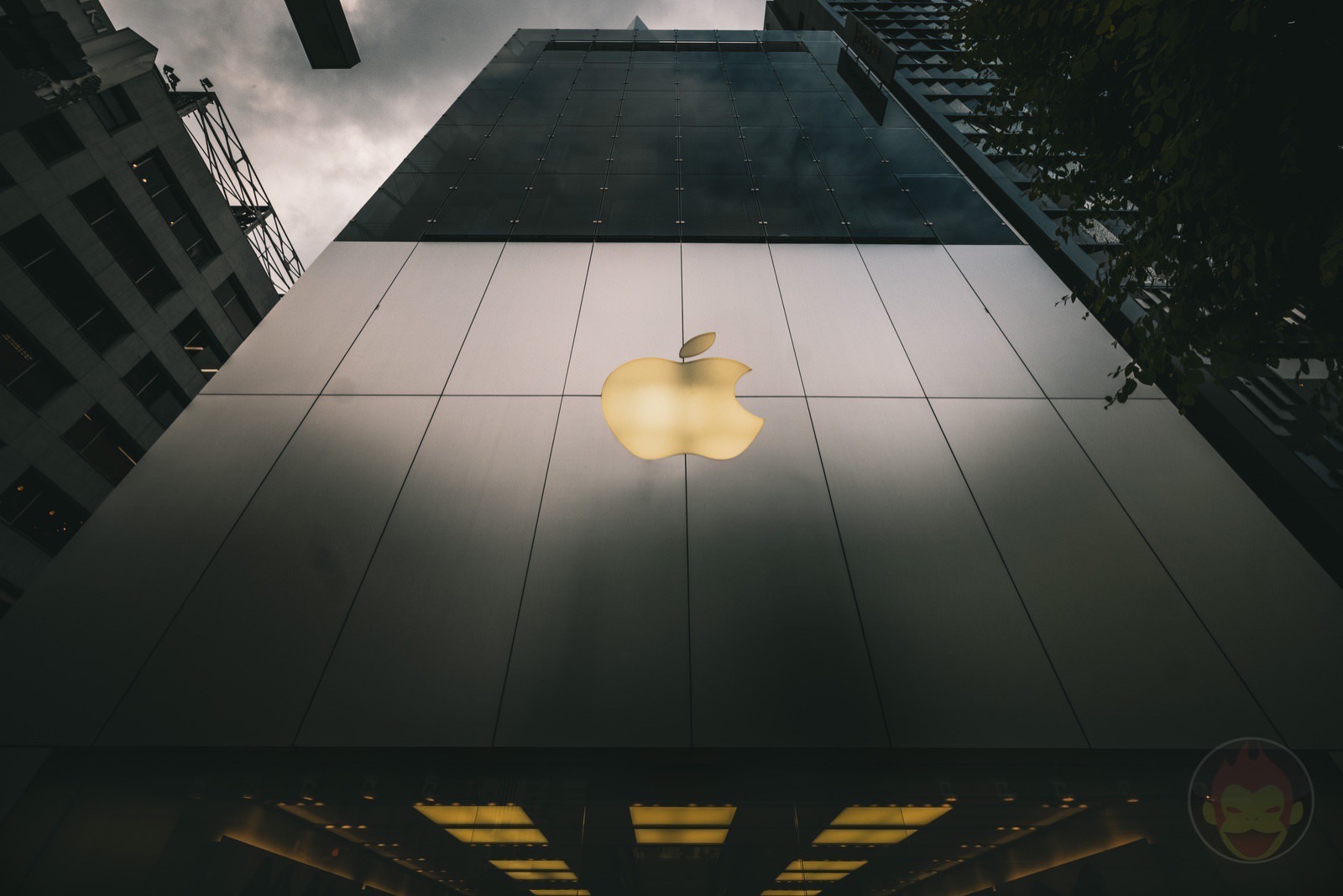 Apple Ginza Outside and Logo 01