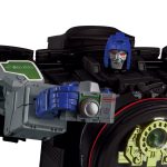 Canon-R5-Transformers-Toy-05.jpg