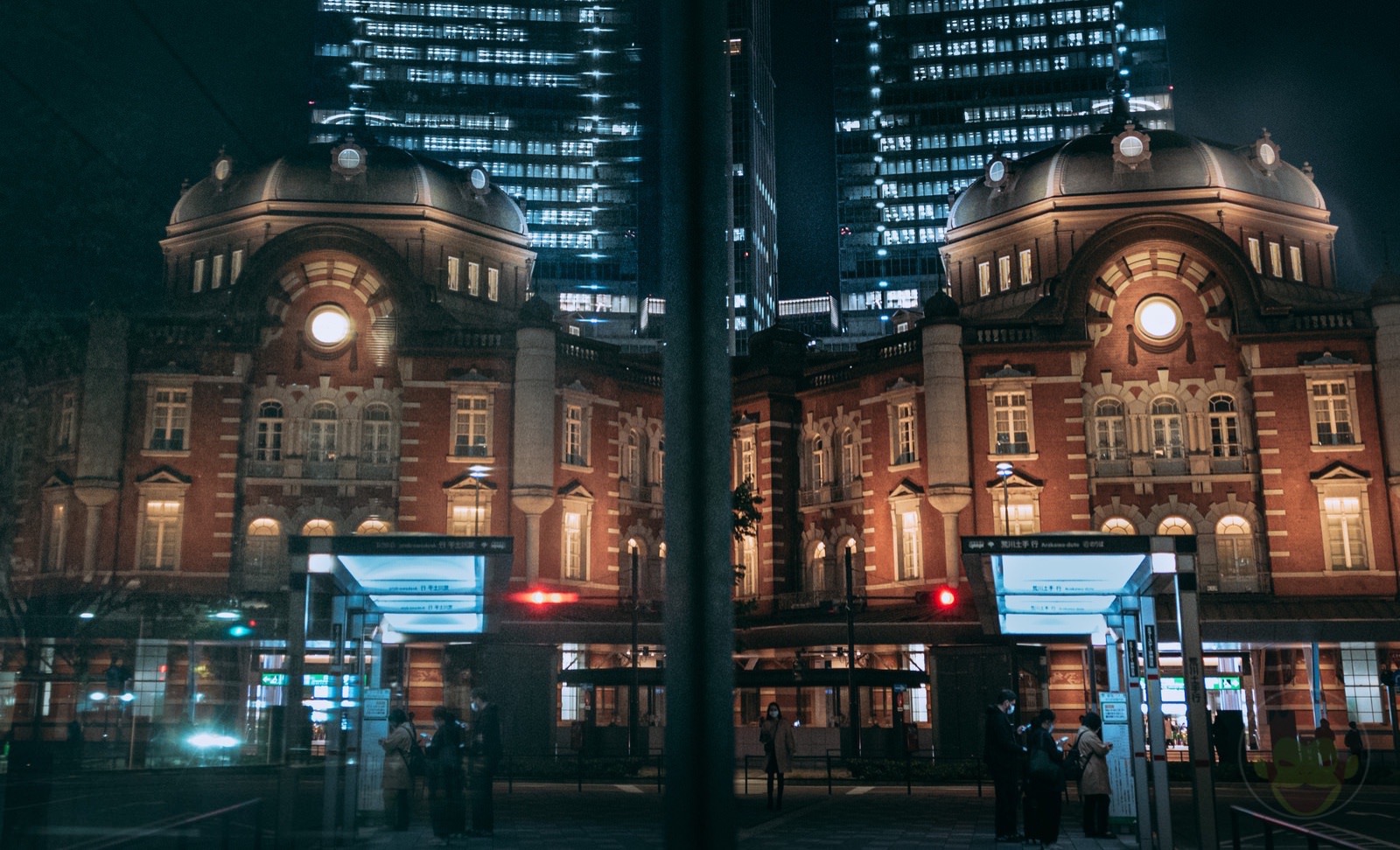 Tokyo-Station-Mirror-Canon-R3-01.jpg