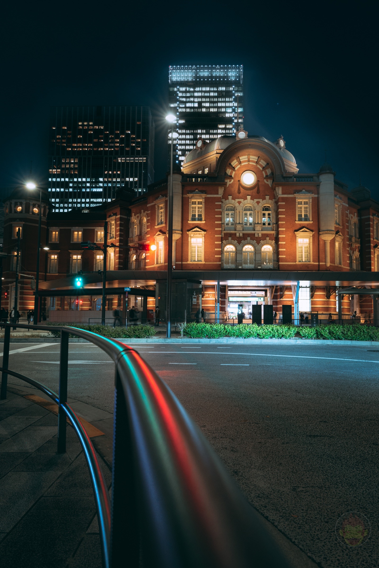 Tokyo-Station-with-buidlings-Canon-R3-01.jpg