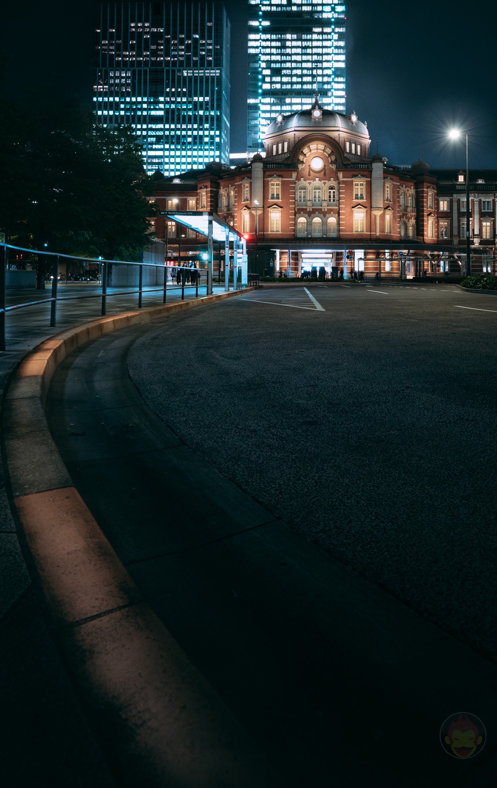 Tokyo Station with buidlings Canon R3 02