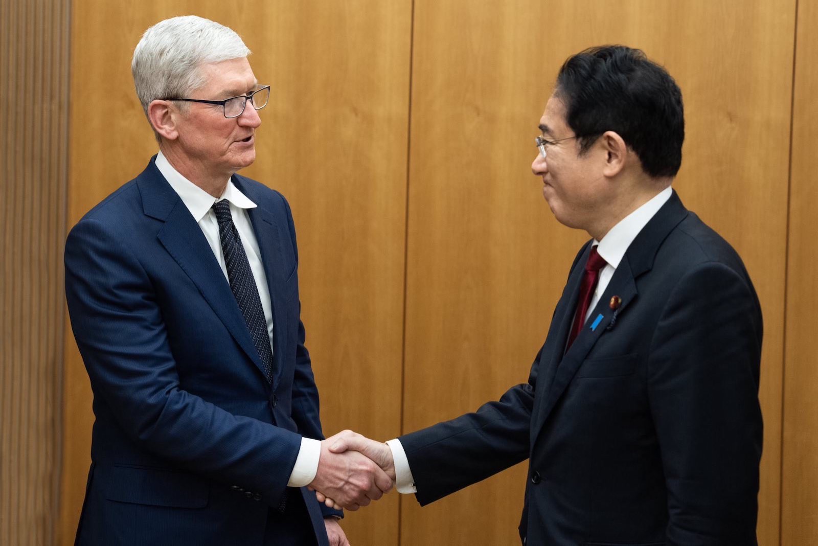 Tim Cook meets Kishida Prime Minister