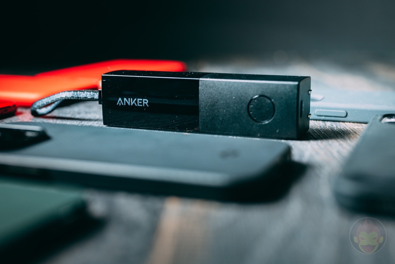 Anker 2 in 1 mobile battery and charger 02