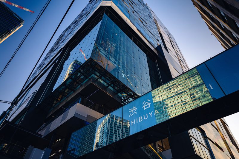 Shibuya-Dusk-and-Night-Street-Photography-with-canonr6markII-11.jpg