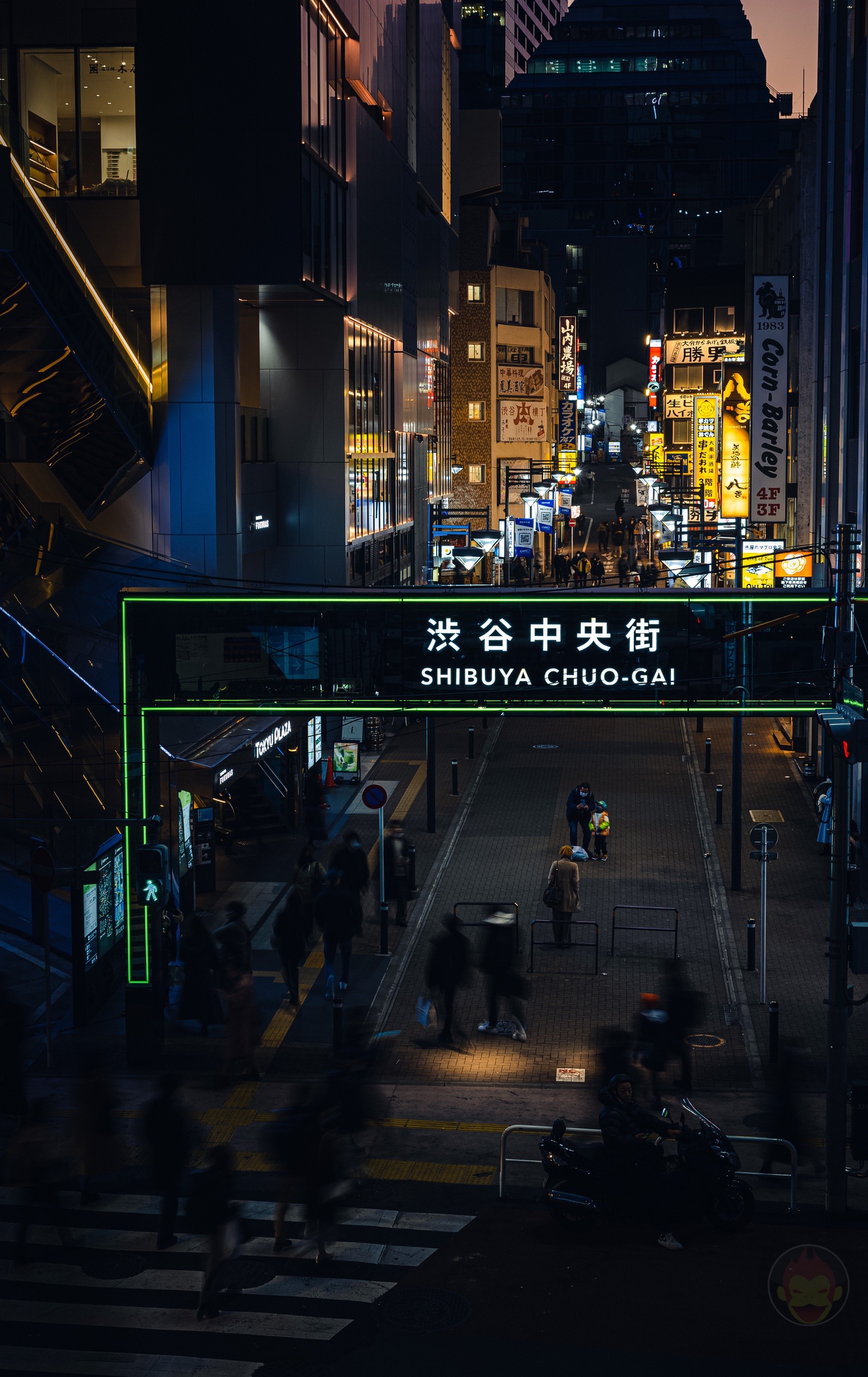 Shibuya Dusk and Night Street Photography with canonr6markII 22