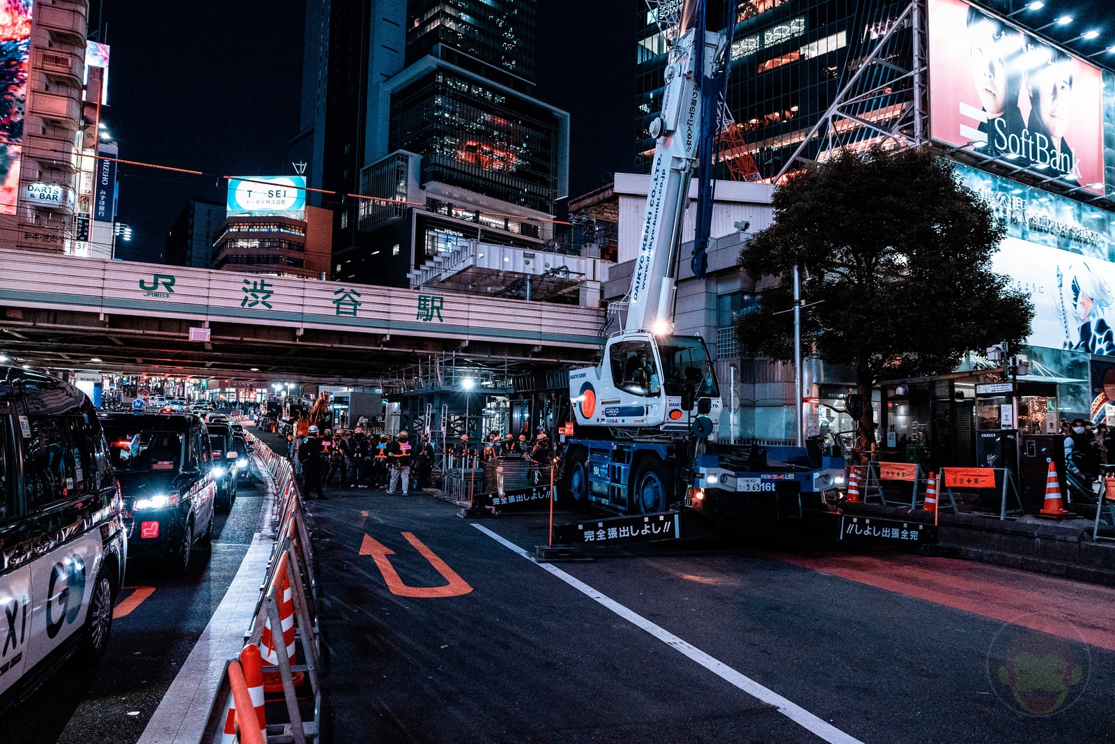 Shibuya Dusk and Night Street Photography with canonr6markII 30
