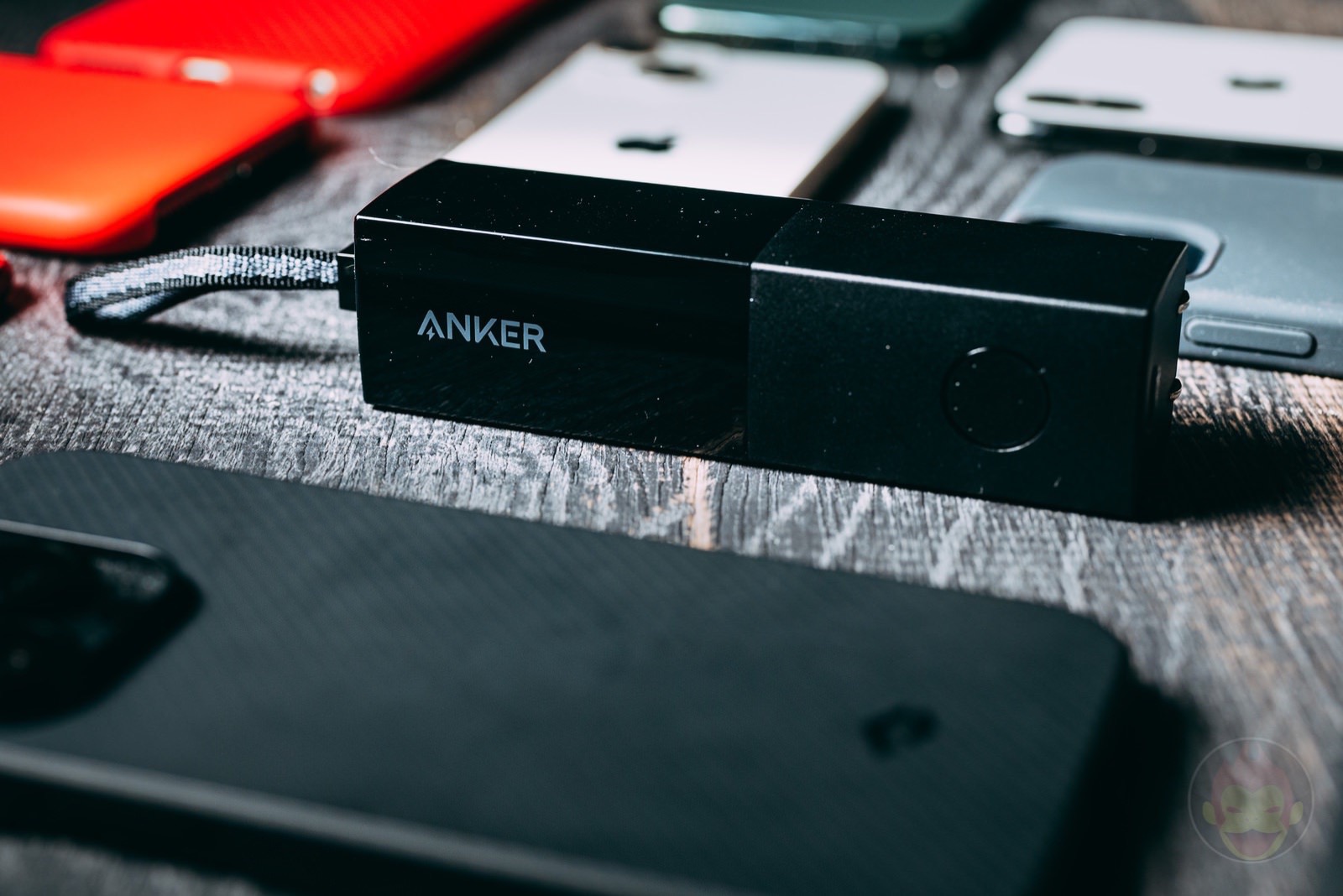 Anker 2 in 1 mobile battery and charger 03