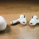 airpods458A3010_TP_V.jpg