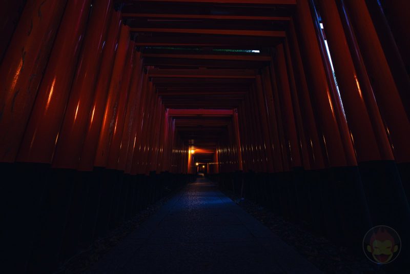 Kyoto-Fushimi-Inari-at-midnight-06.jpg