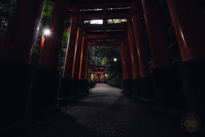 Kyoto-Fushimi-Inari-at-midnight-08.jpg