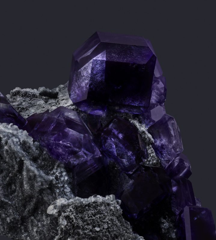 google-pixel-8-licorice-dark