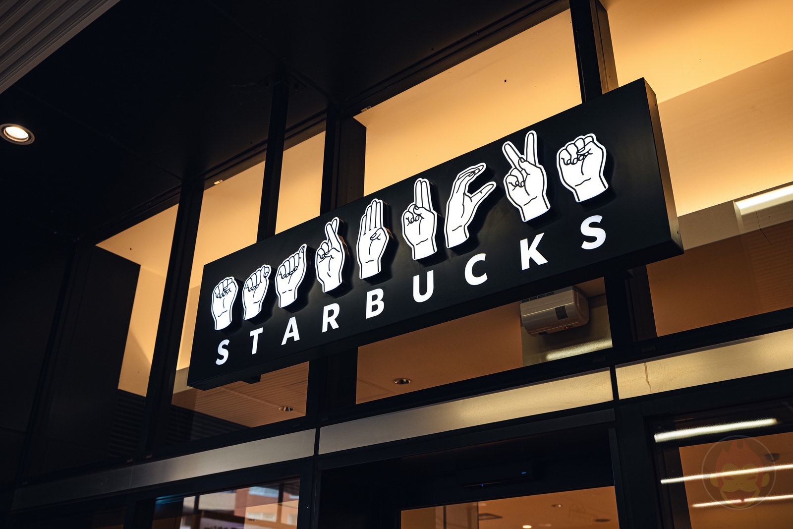 Sign Language Starbucks in japan 03