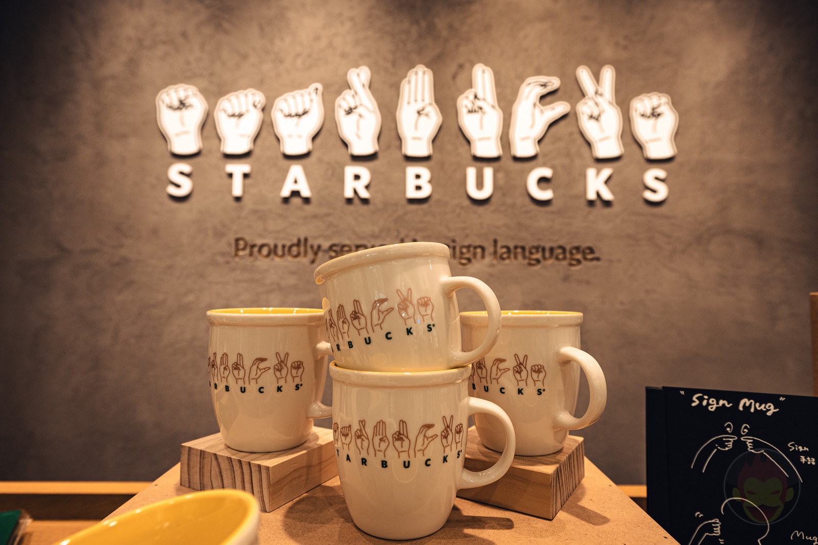 Sign-Language-Starbucks-in-japan-04.jpg