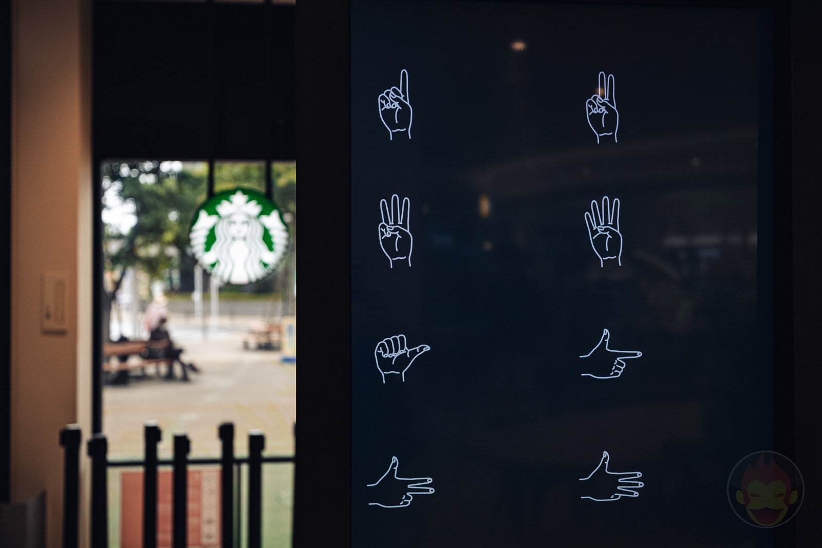 Sign Language Starbucks in japan 06