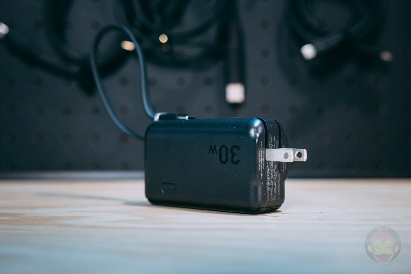 Anker PowerBank Fusion 30w built in cable 03