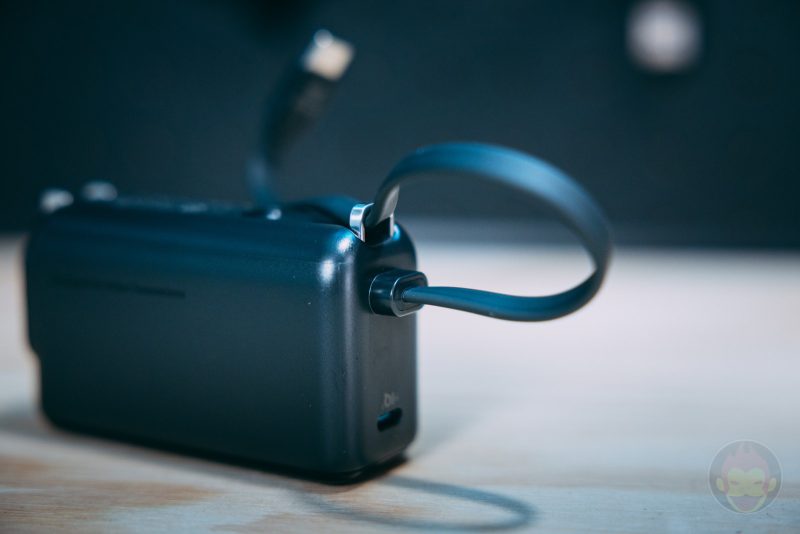 Anker-PowerBank-Fusion-30w-built-in-cable-2-01.jpg