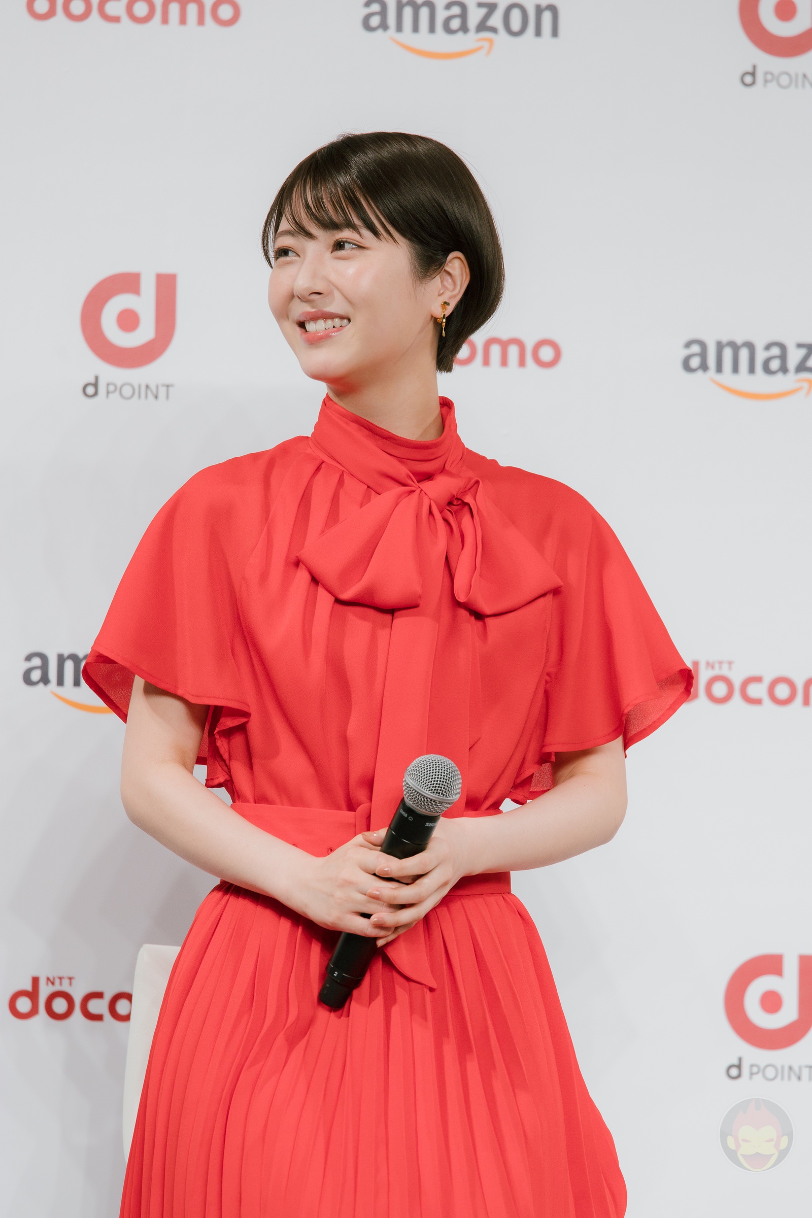 Sashihara-Rino_Hamabe-Minami-Amazon-Docomo-Collab-05.jpg