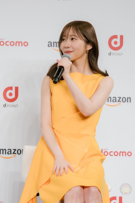 Sashihara-Rino_Hamabe-Minami-Amazon-Docomo-Collab-07.jpg