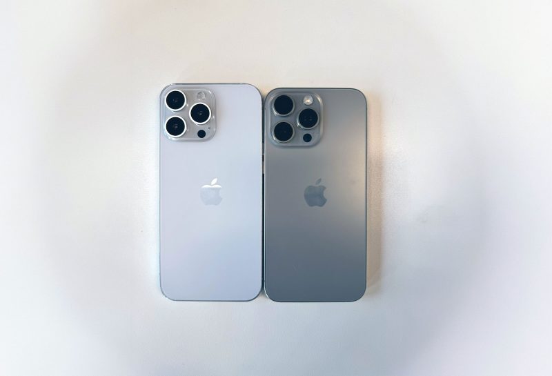 iPhone 16 Pro Maxはさらに大型化か。iPhone 15 Pro Maxと比較した写真が公開