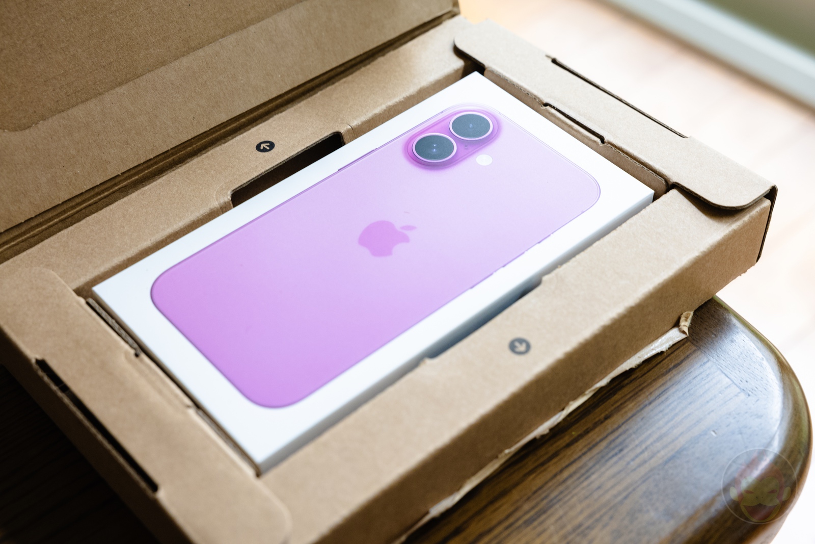 iphone-16-pink-color-model-06.jpg