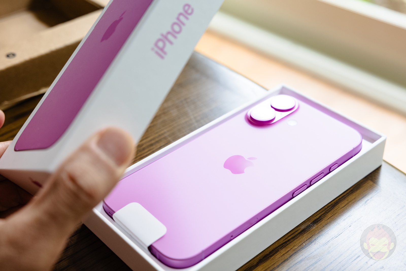 Iphone 16 pink color model 10