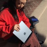 Apple-MacBook-Air-lifestyle-on-the-go-250305.jpg