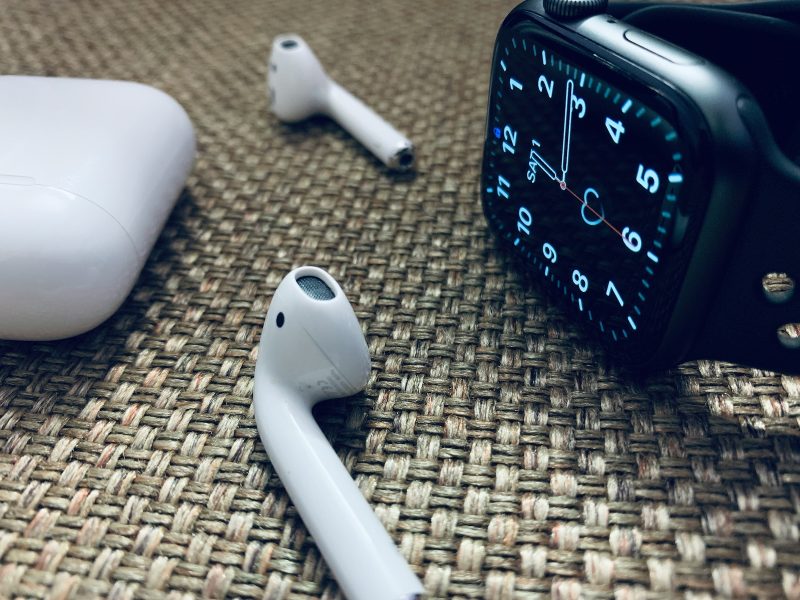 Apple Watchにカメラ搭載か。AirPodsにも赤外線センサー追加の計画が進行中