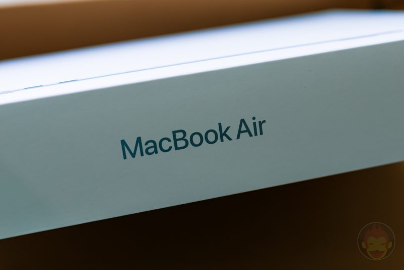 Unboxing-and-setting-up-the-M4-MacBook-Air-Sky-Blue-03.jpg