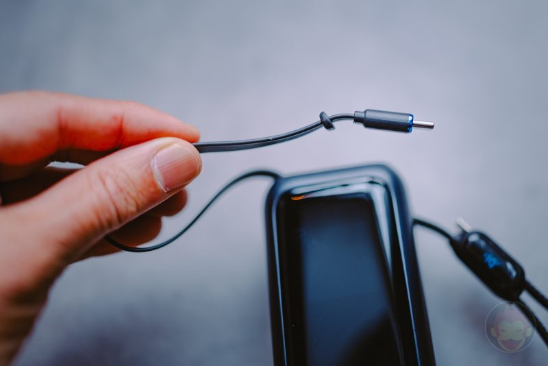 Anker-Power-Bank-25000-Built-In-Cable-05.jpg