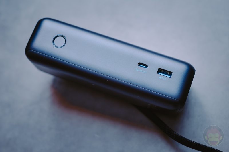 Anker-Power-Bank-25000-Built-In-Cable-09.jpg