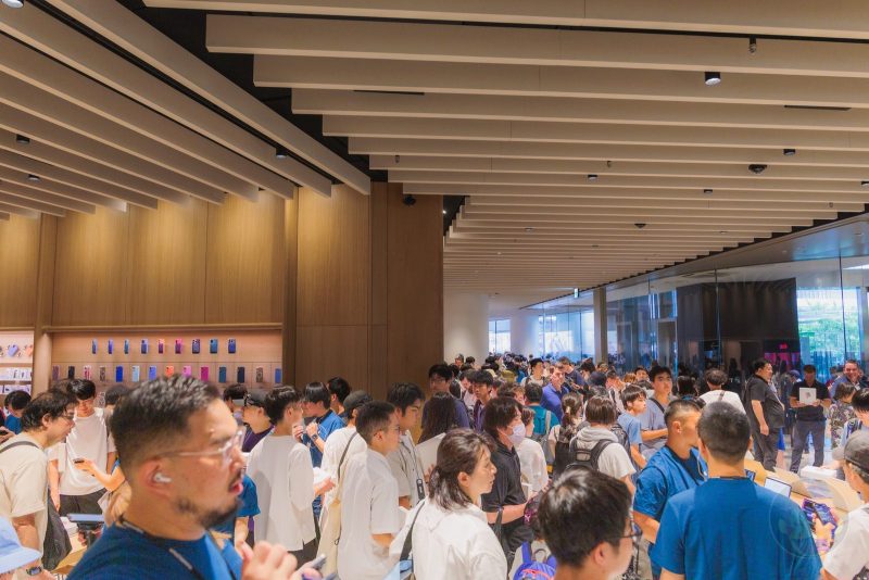 Apple-Umeda-Grand-Opening-134.jpg