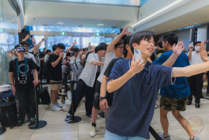 Apple-Umeda-Grand-Opening-26.jpg