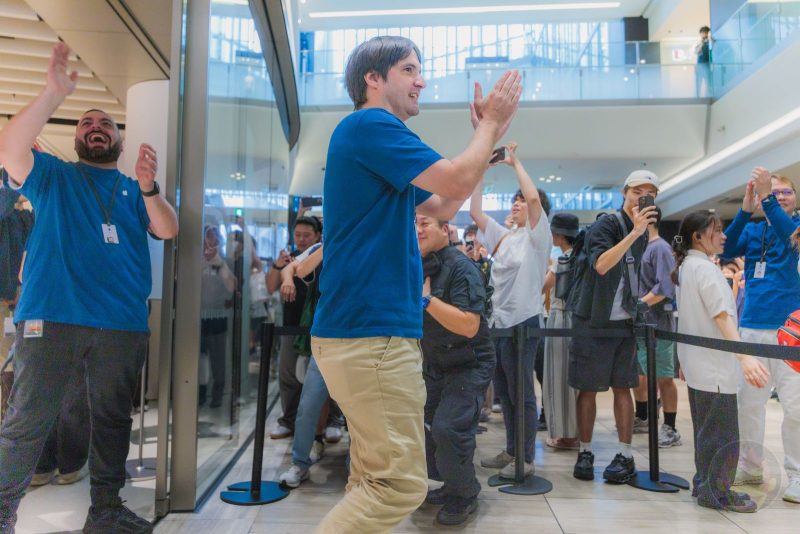 Apple-Umeda-Grand-Opening-43.jpg