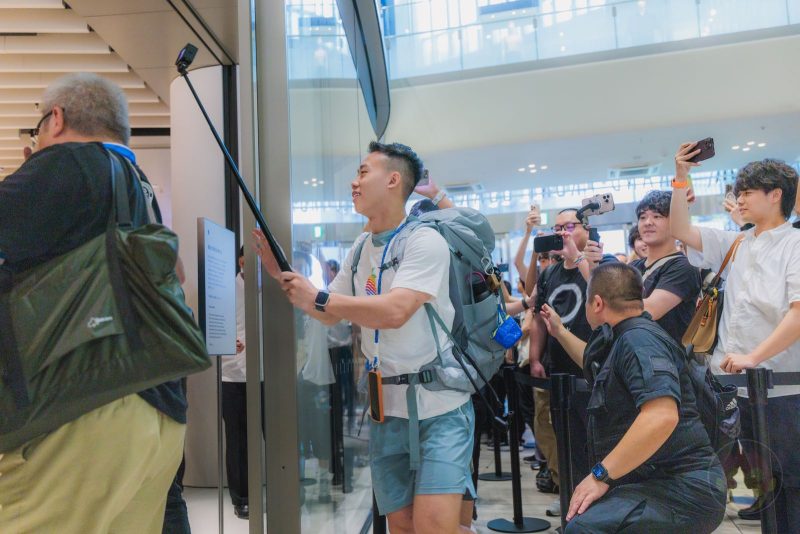 Apple-Umeda-Grand-Opening-63.jpg