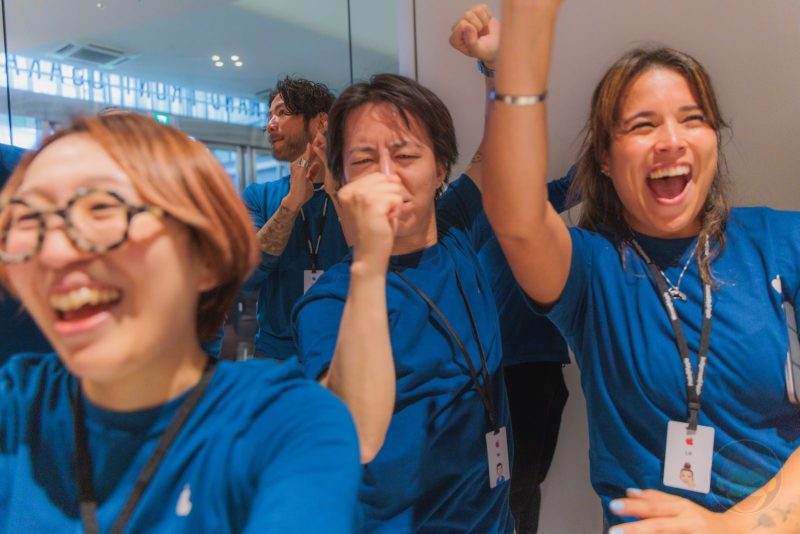 Apple-Umeda-Grand-Opening-82.jpg