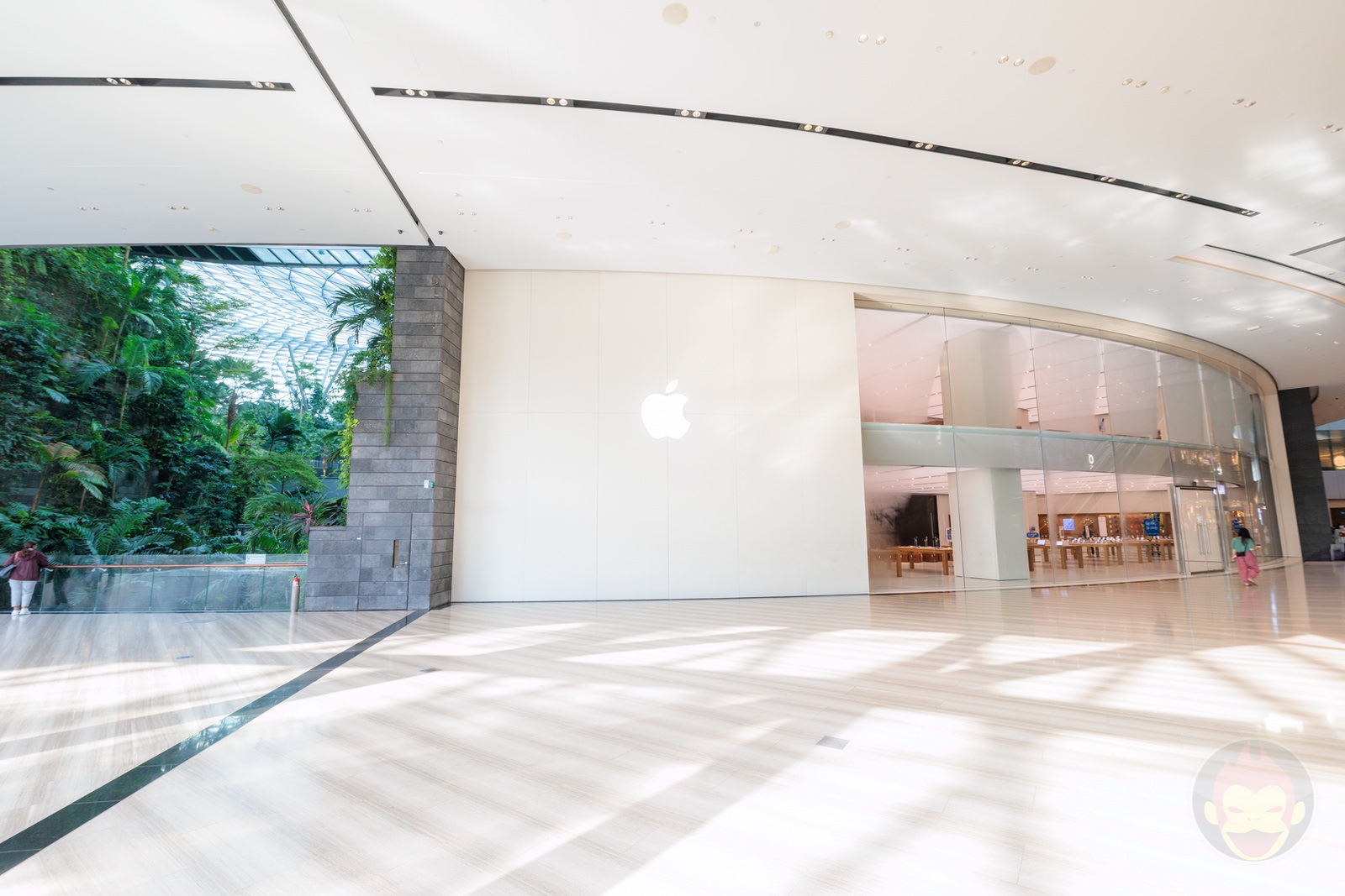 Apple-Jewel-Changi-Airport-outside-01.jpg Apple Jewel Changi Airport outside 01