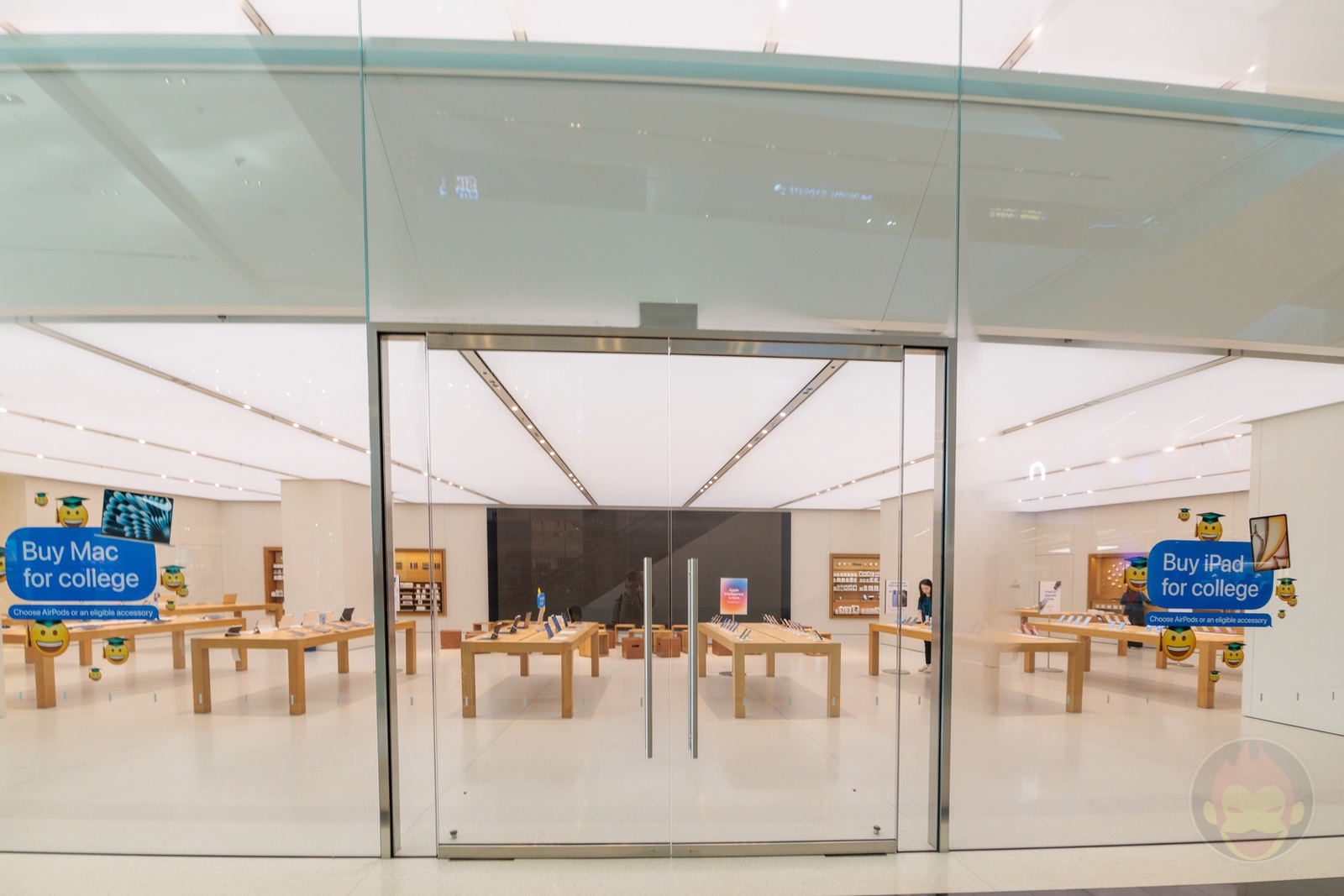 Apple-Jewel-Changi-Airport-outside-02.jpg Apple Jewel Changi Airport outside 02