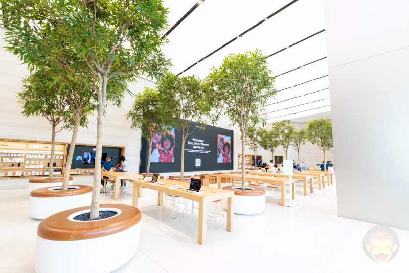 Checking-Apple-Orchard-Road-first-apple-store-in-Singapore-07.jpg