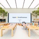 Checking-Apple-Orchard-Road-first-apple-store-in-Singapore-08.jpg